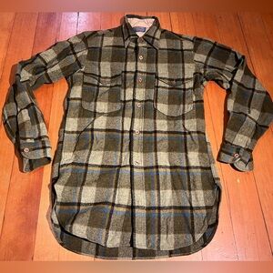 Vintage Pendleton wool green plaid button up shirt women’s small